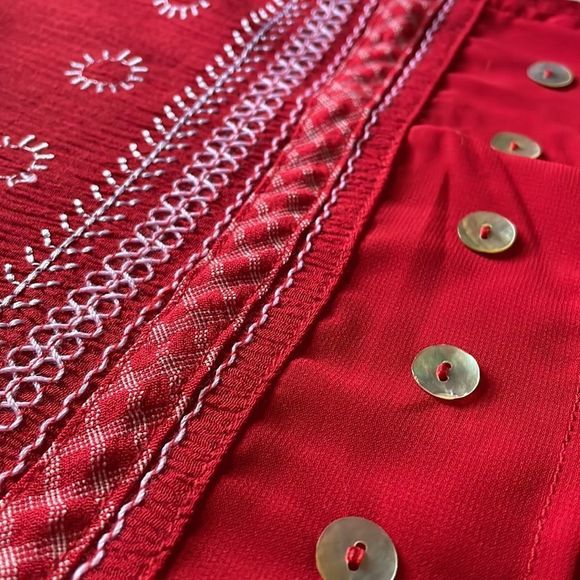 Blast lightly textured spring summer fabric whimsical ribbon button embroidery - Picture 6 of 6